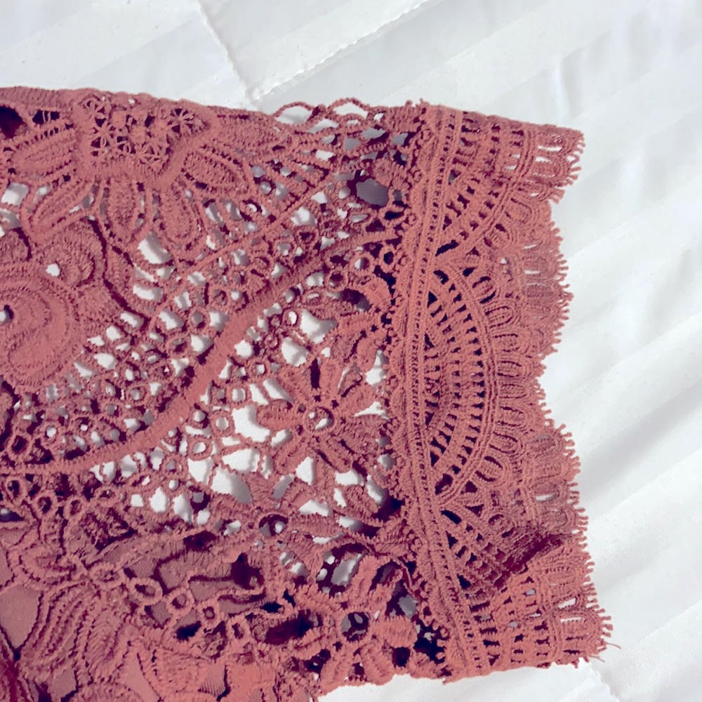 Size 6 Mauve colored,crochet and lace dress. - Picture 5 of 10